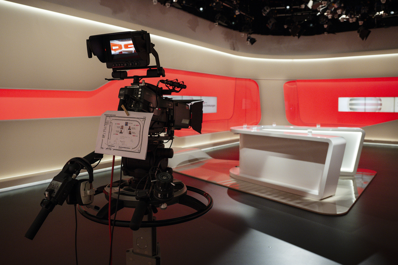 The licence fee that finances the Swiss Broadcasting Corporation (SBC) currently amounts to CHF335 ($423) per household per year.