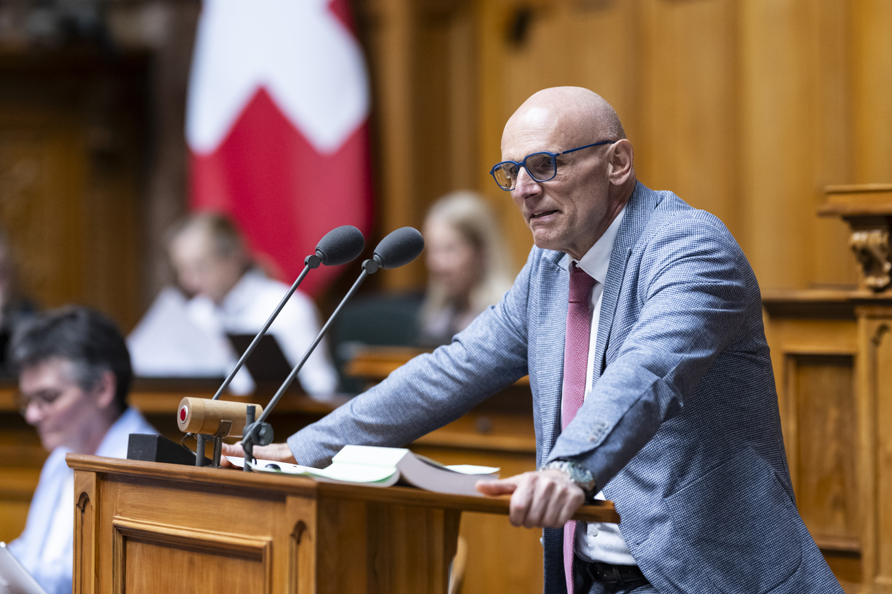 Alfred Heer am Rednerpult