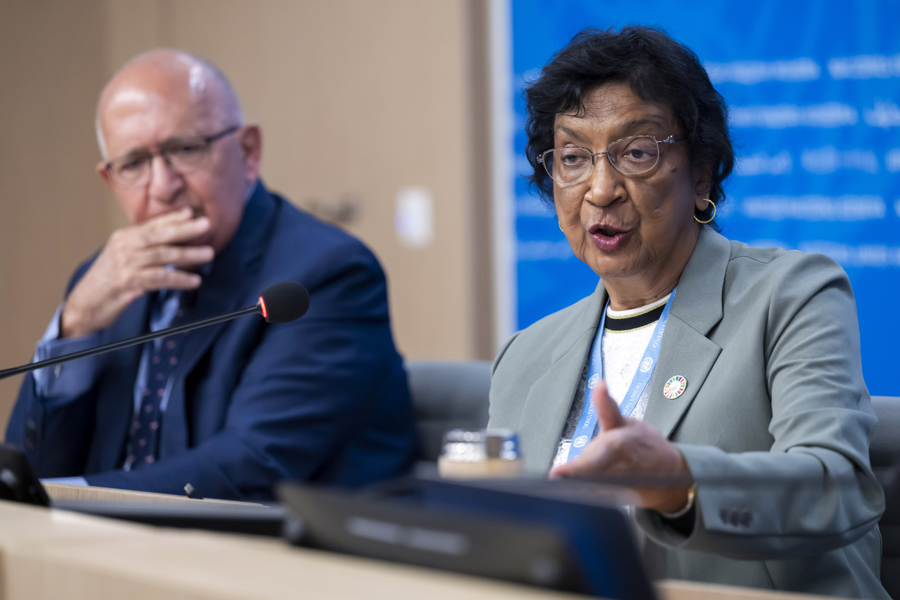 Navi Pillay (right) and Chris Sidoti during the presentation of the new report of the UN Commission of Inquiry on the Occupied Palestinian Territory.