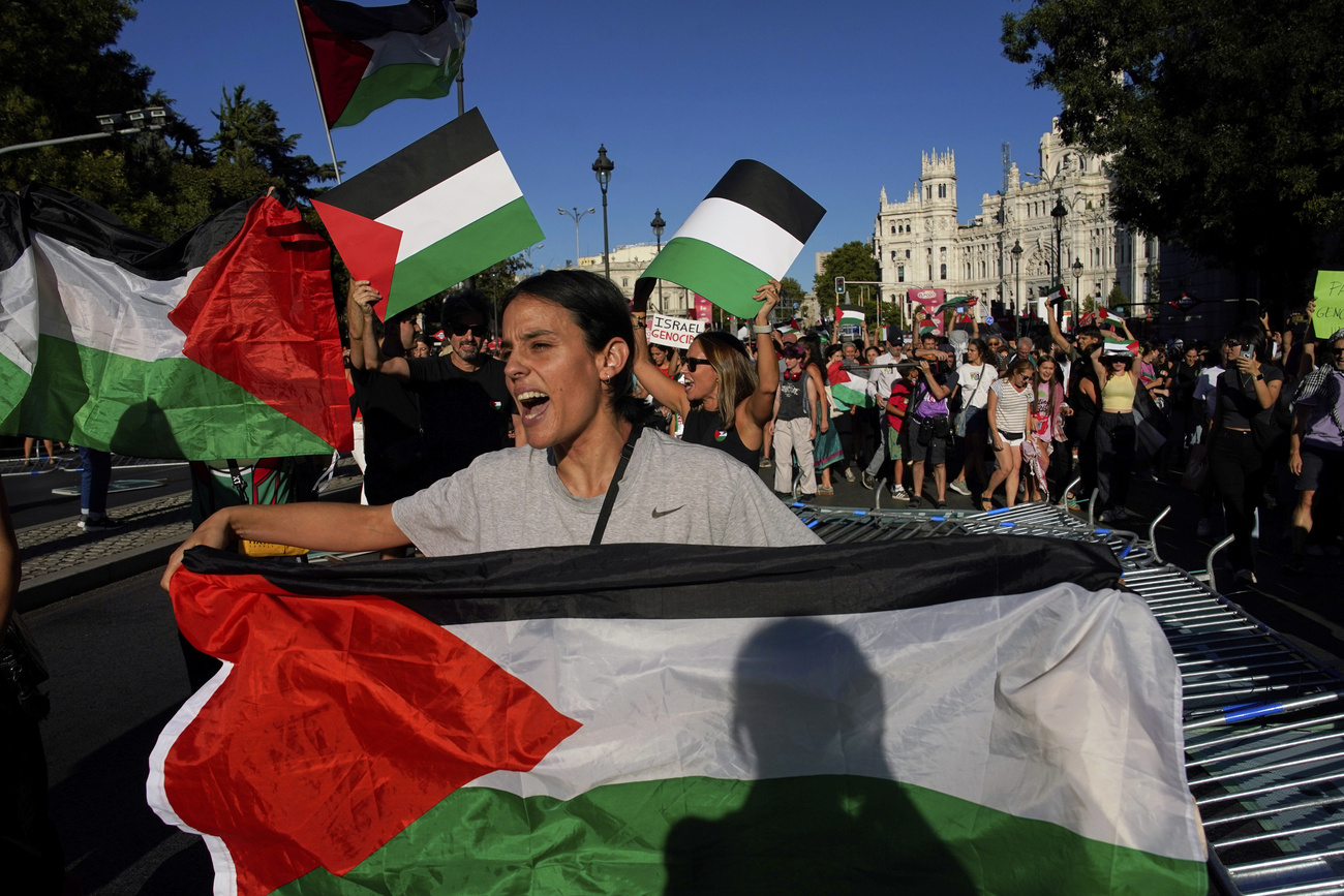 Protesta por Palestina en la Vuelta Ciclista en Madrid.
