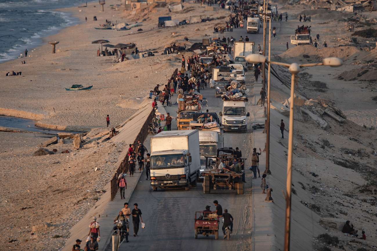Displaced Palestinians move with their belongings southwards.