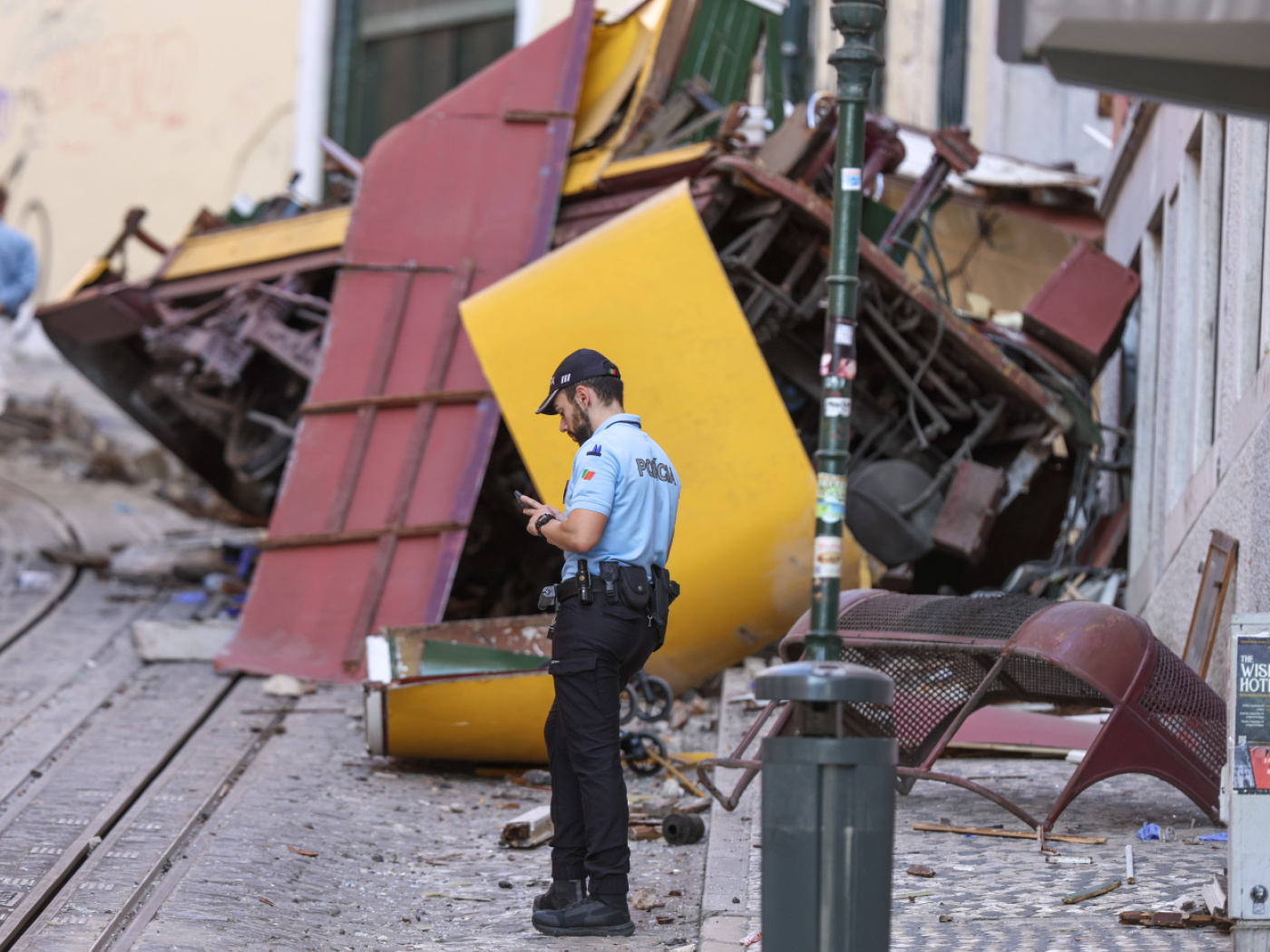 Funicular railway accident: 17 dead and 21 injured, including one Swiss national
