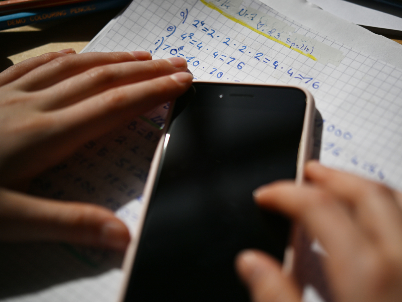 Petition demands more protection of minors on social media from the Federal Council