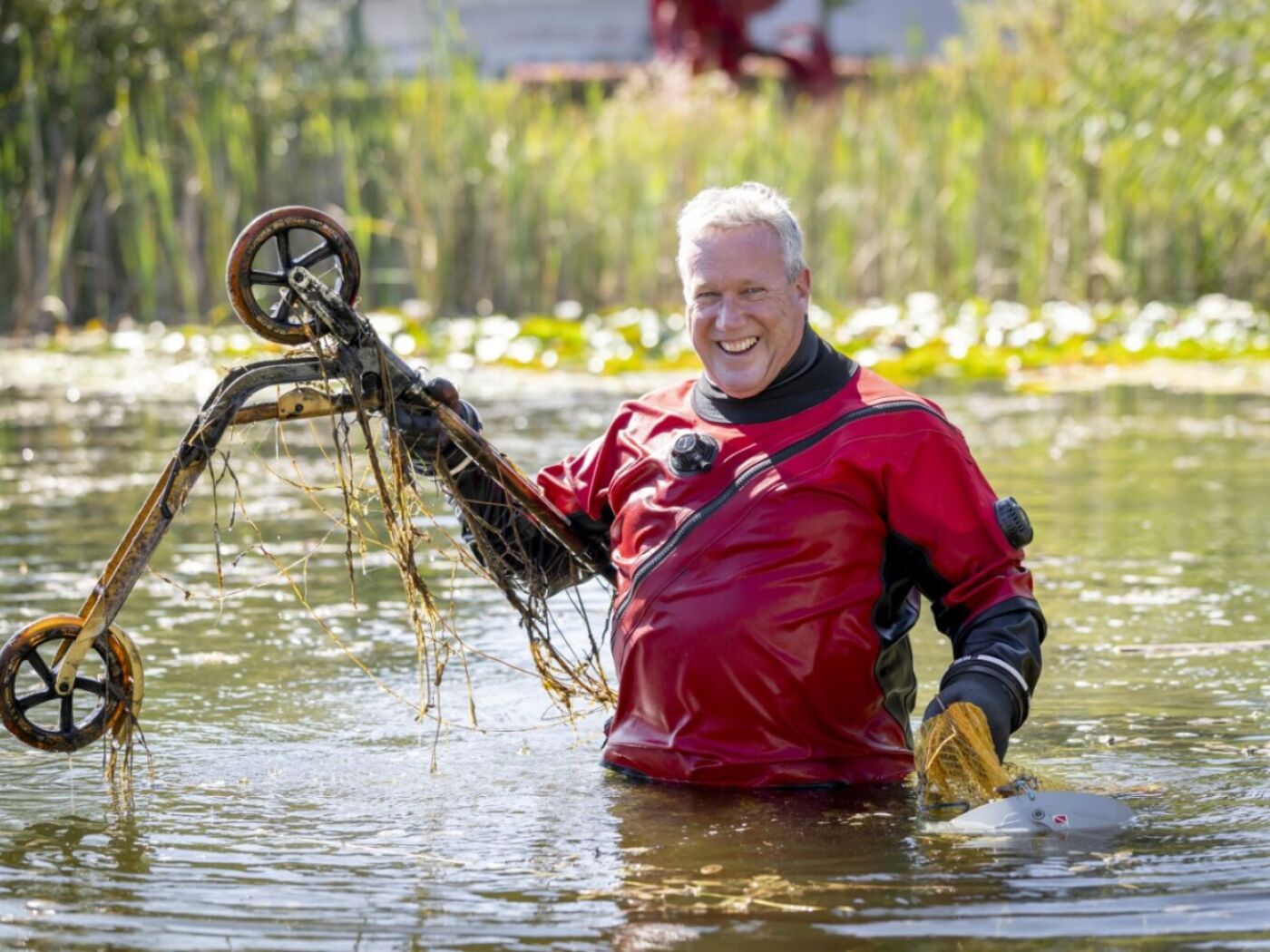 Around 65,000 volunteers collect waste throughout Switzerland
