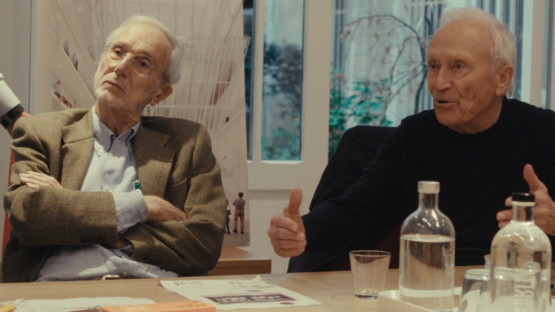 Renzo Piano, l’architecte (à gauche), et Jérôme Seydoux, le chef d’entreprise, dans une scène du Chantier.