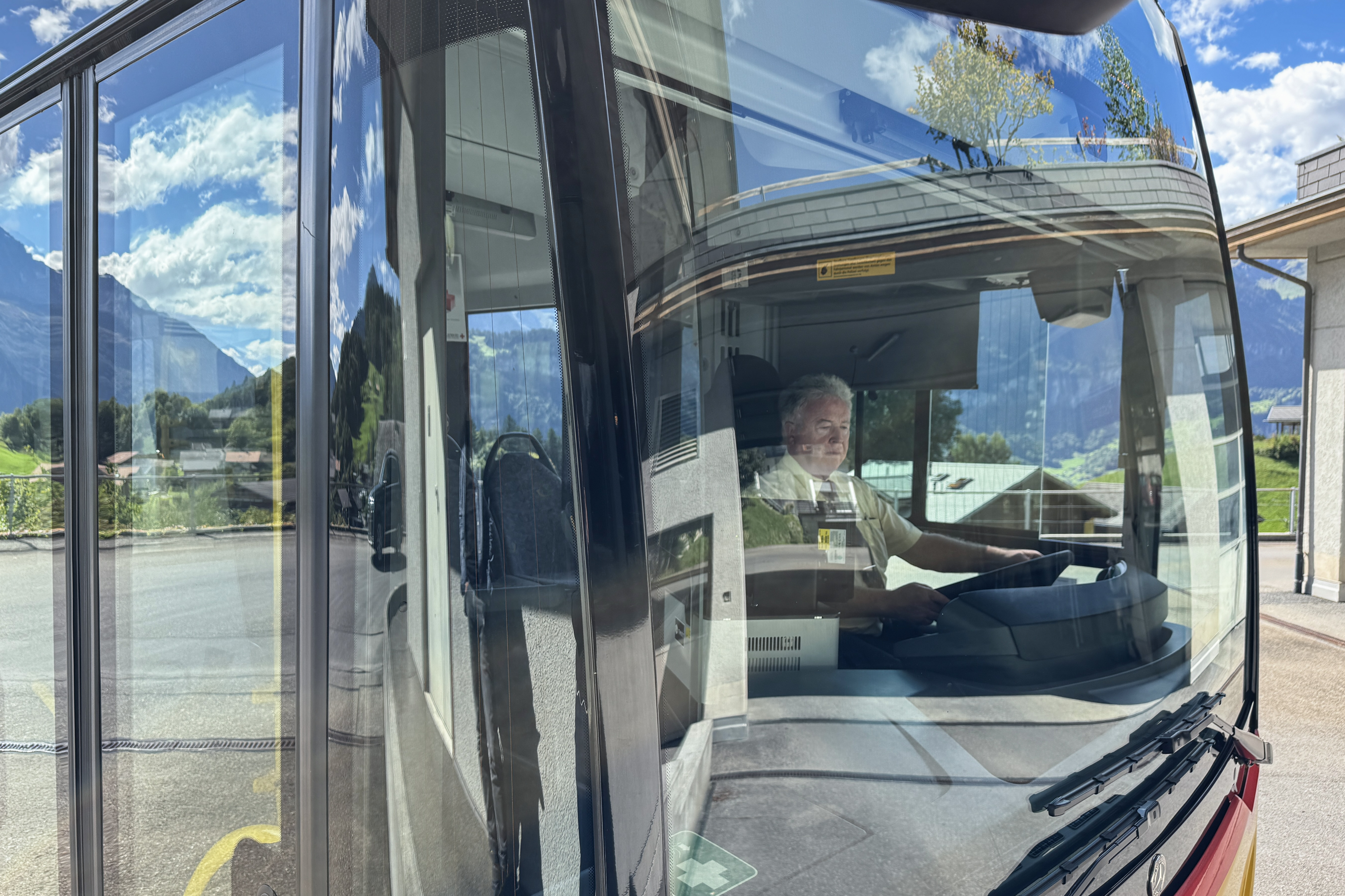 When Samuel 'Sämi' Zumbrunn is at the wheel of the Postbus, the journey promises to be a melodious one.