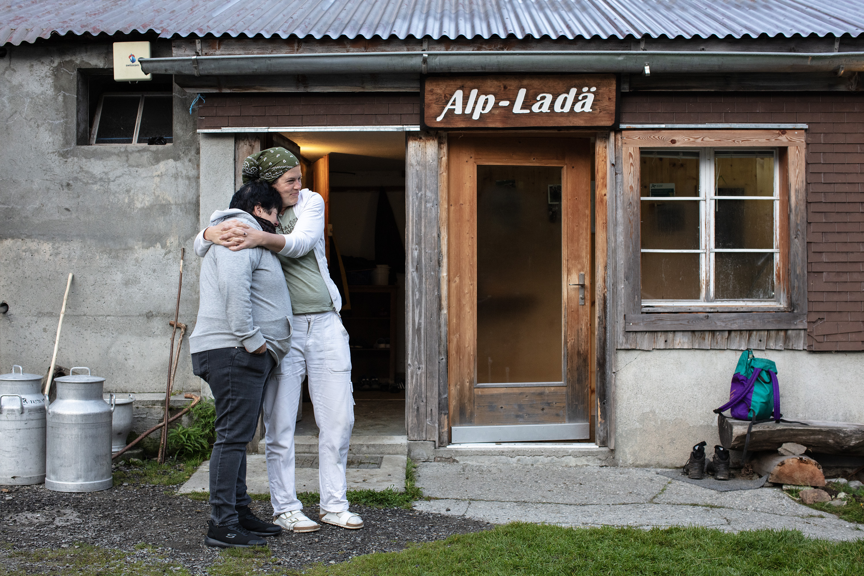 Descente depuis l'alpage pour un troupeau de vaches