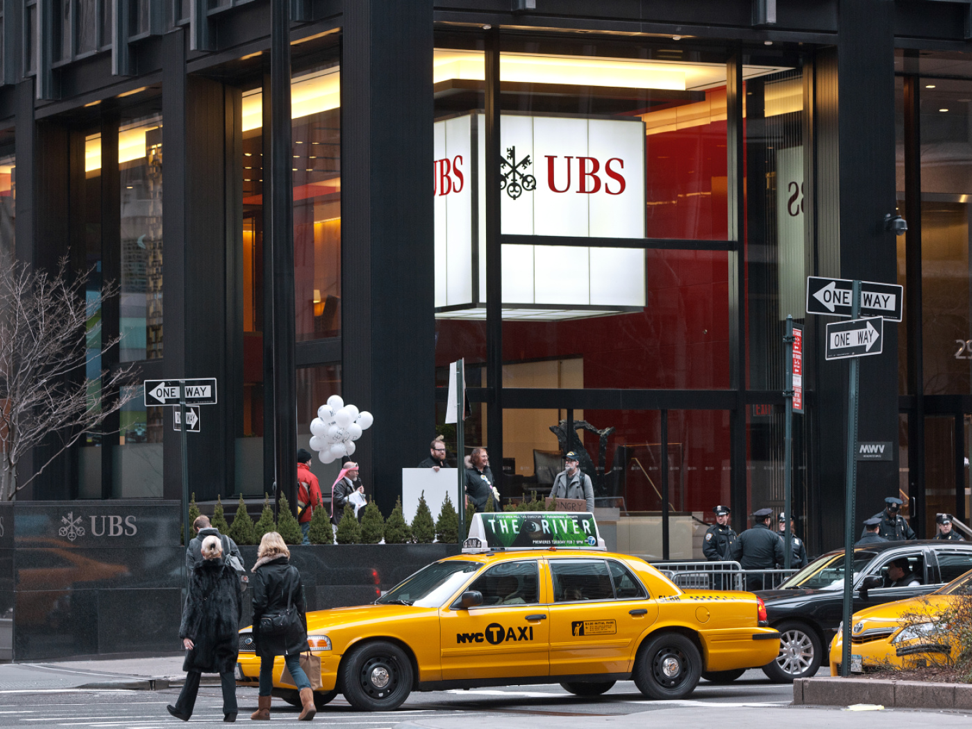 Americans turn to Swiss banks, seek safe haven