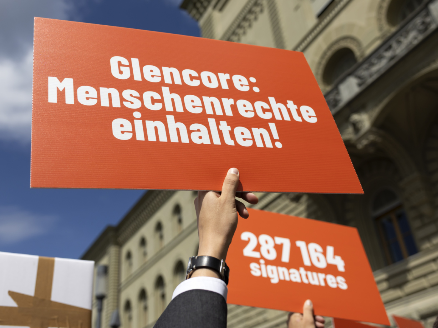 Federal Council wants counter-proposal to the Responsible Business Initiative