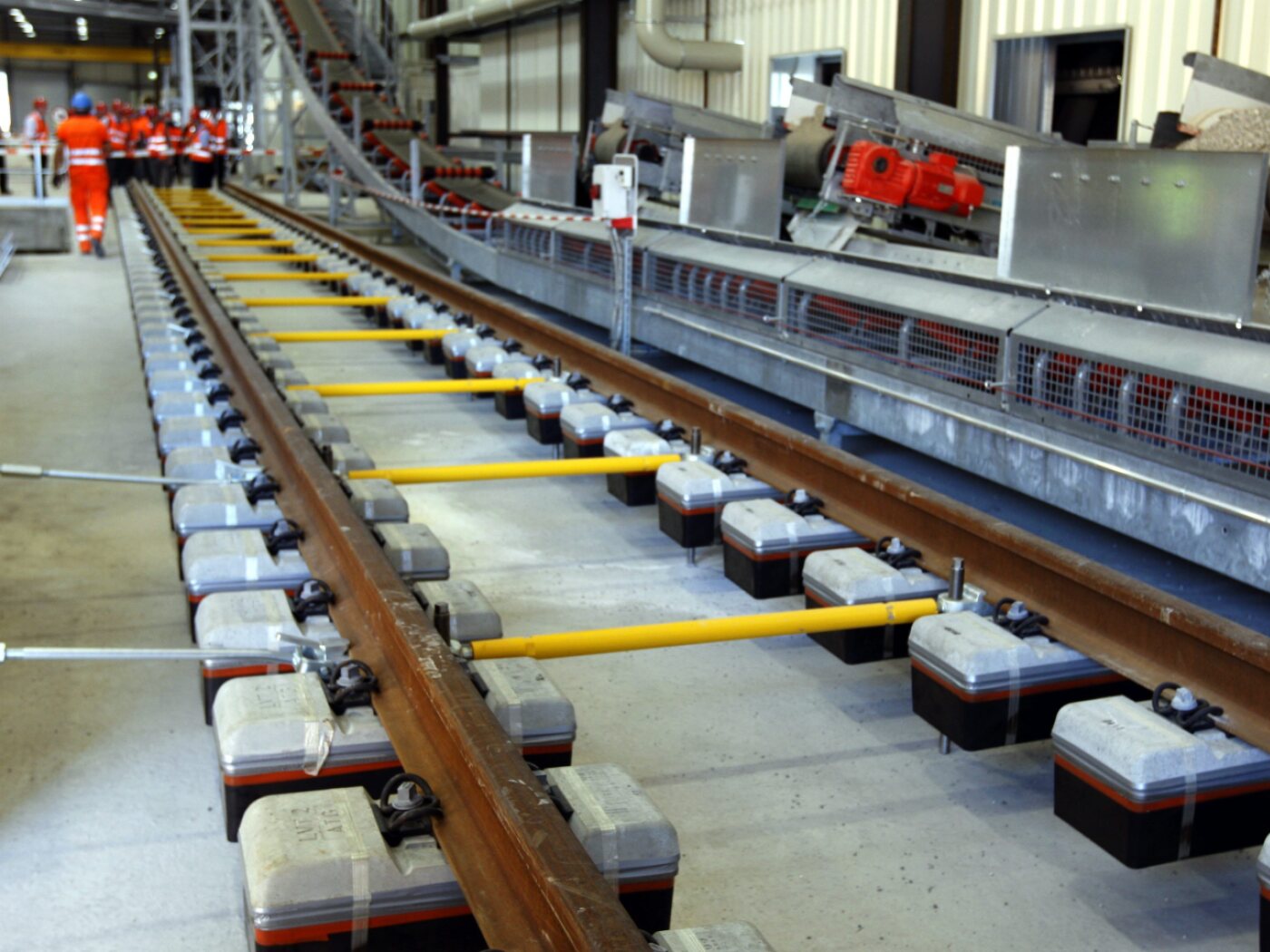 SBB must replace rails in the Gotthard Base Tunnel earlier