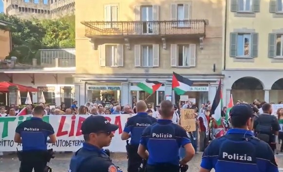 Manifestanti e polizia