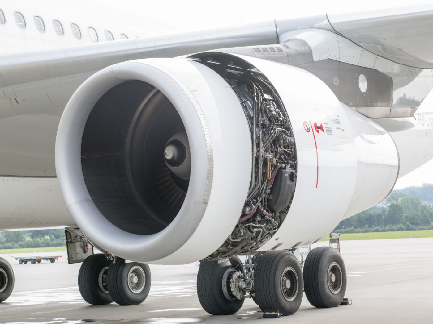 Swiss cancels take-off in Boston due to engine problem