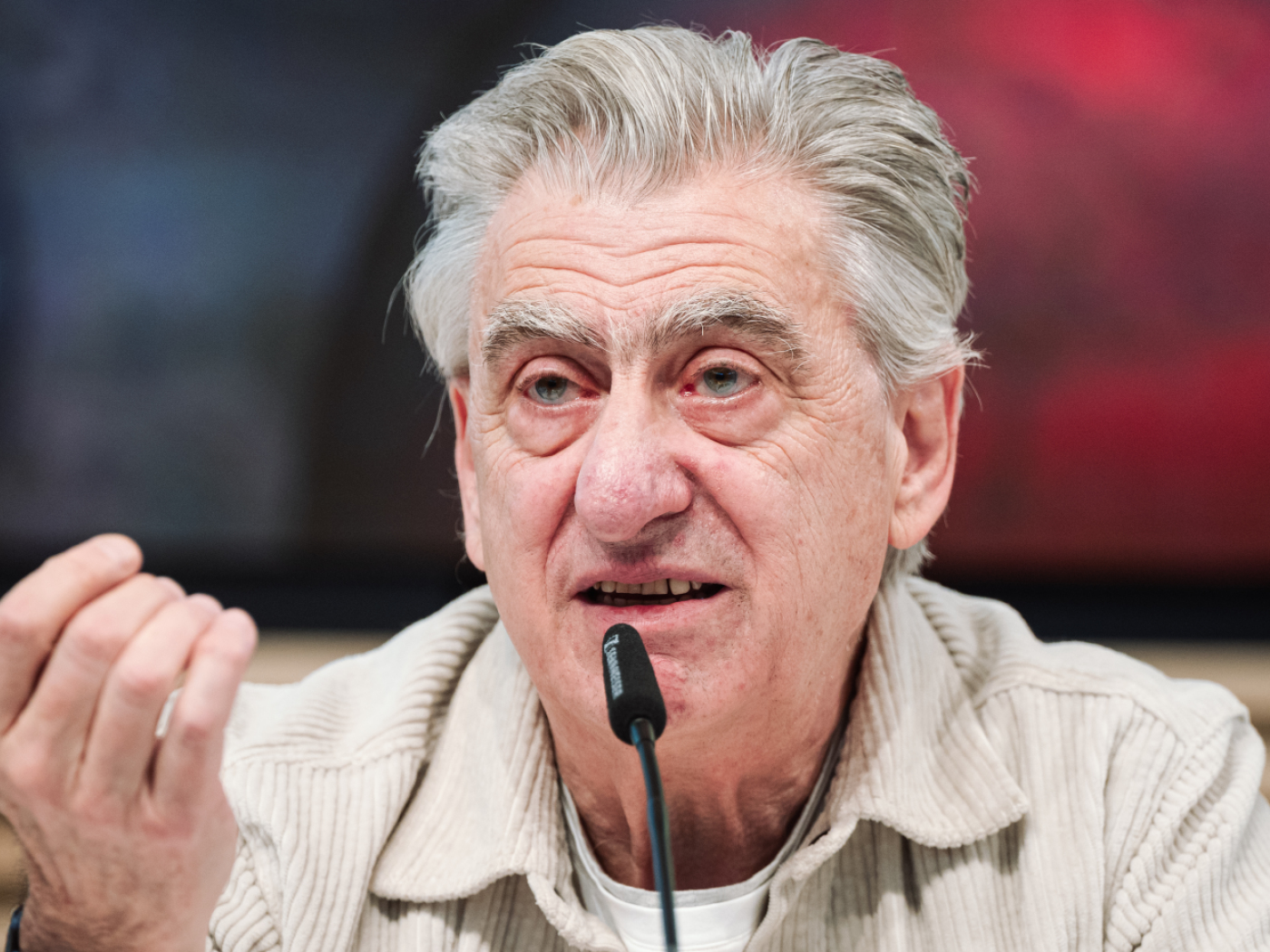 Hayek (Swatch): 'whole world saw Switzerland panic'