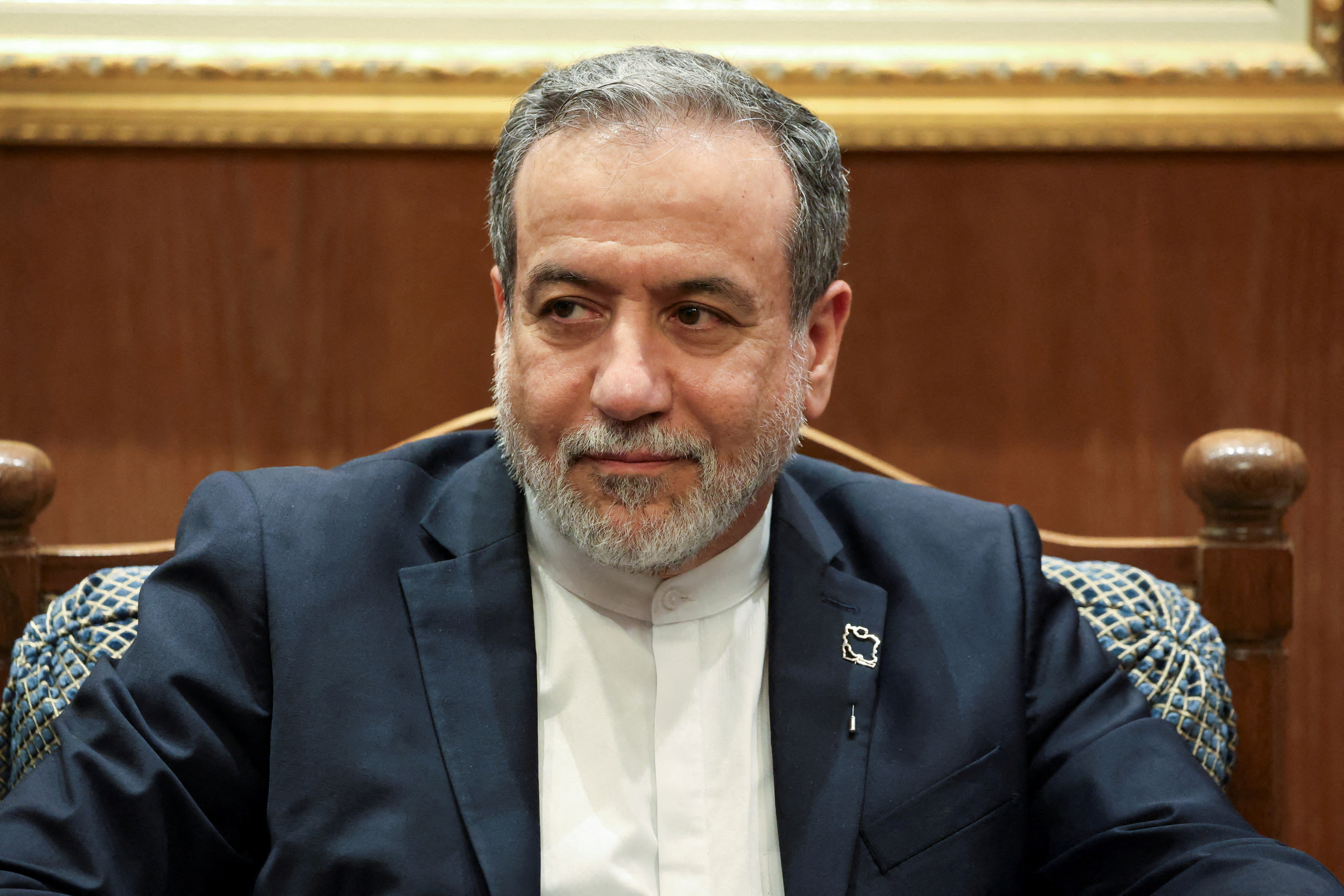محادثات بين إيران والترويكا الأوروبية لتجنب العقوبات لكن فرص الاتفاق لا تزال ضئيلة