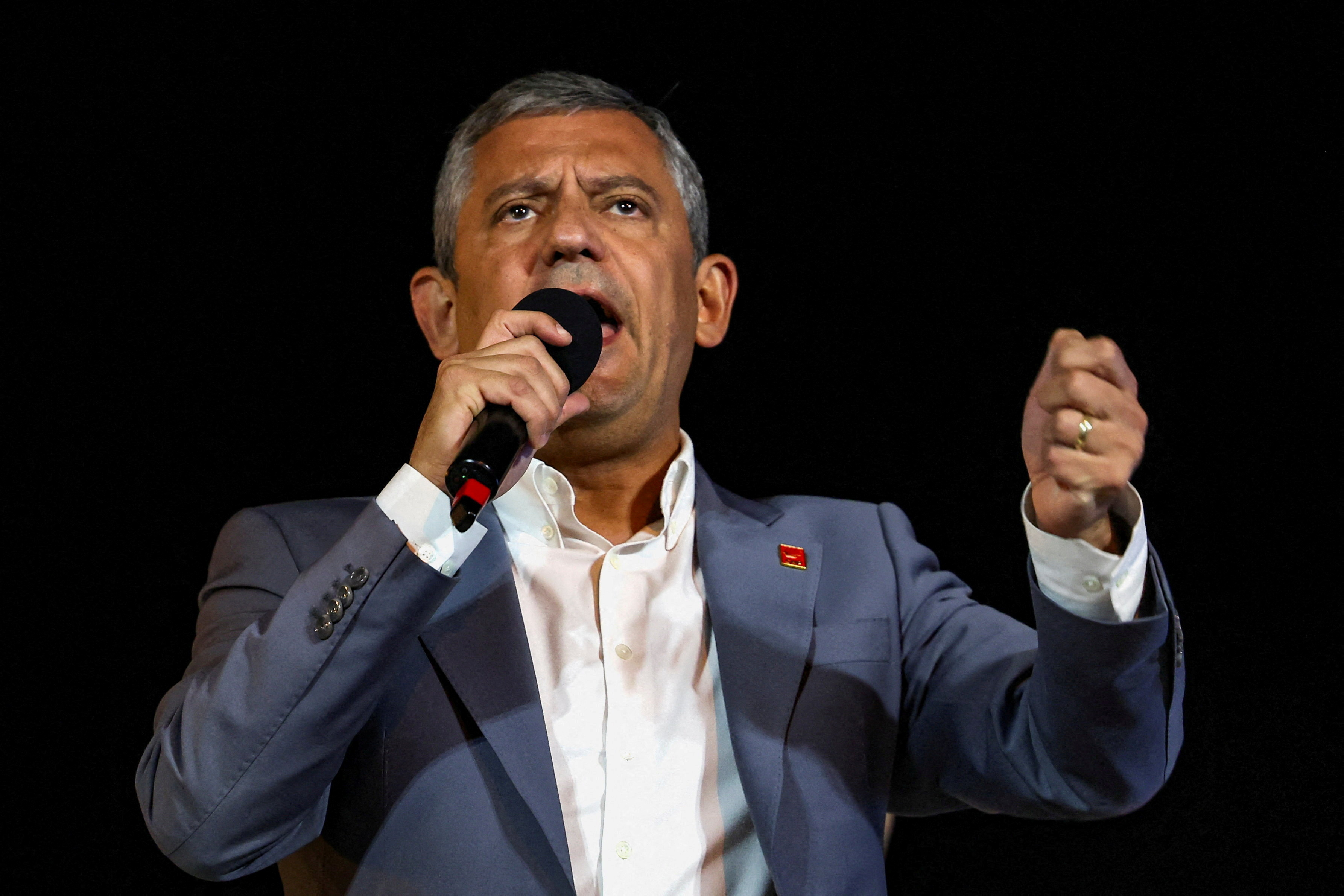 حزب الشعب الجمهوري المعارض بتركيا يعيد انتخاب رئيس فرعه في إسطنبول بعدما عزله القضاء
