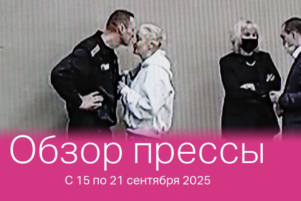 Алексей и Юлия Навальные в ИК № 2 в Покрове, 15 февраля 2022 г. После своего возвращения из Берлина он провел в колонии во Владимирской области больше года и был там поставлен на учет как склонный к побегу. Политик жаловался, что его будят каждый час ночью, и называл это «пыткой бессонницей» .