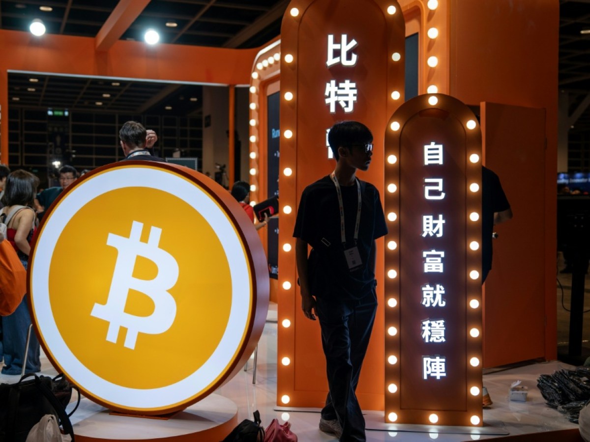 Bitcoin volta a bater recorde com cotação acima de US$ 125 mil - SWI  swissinfo.ch