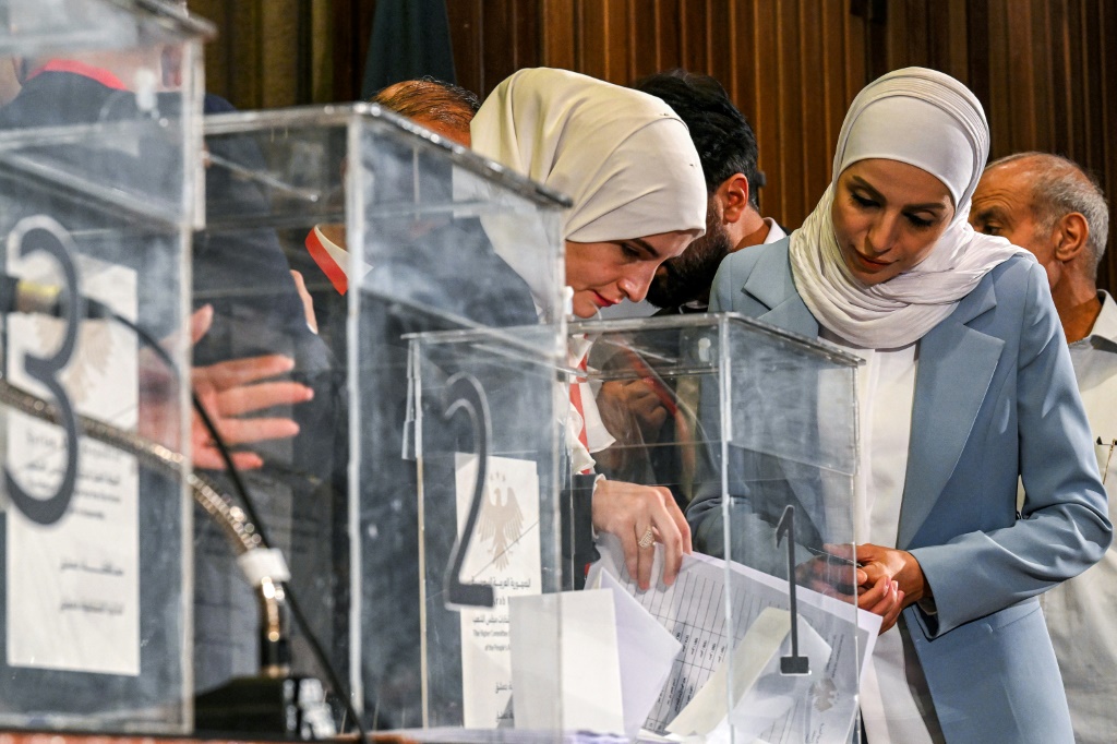 إعلان أسماء 119 عضوا في البرلمان الجديد في سوريا مع تمثيل محدود للنساء والأقليات