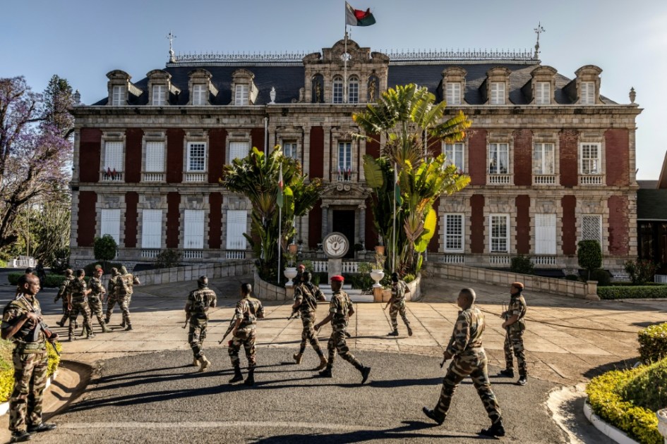جيش مدغشقر يتولى السلطة بعد عزل الجمعية الوطنية الرئيس