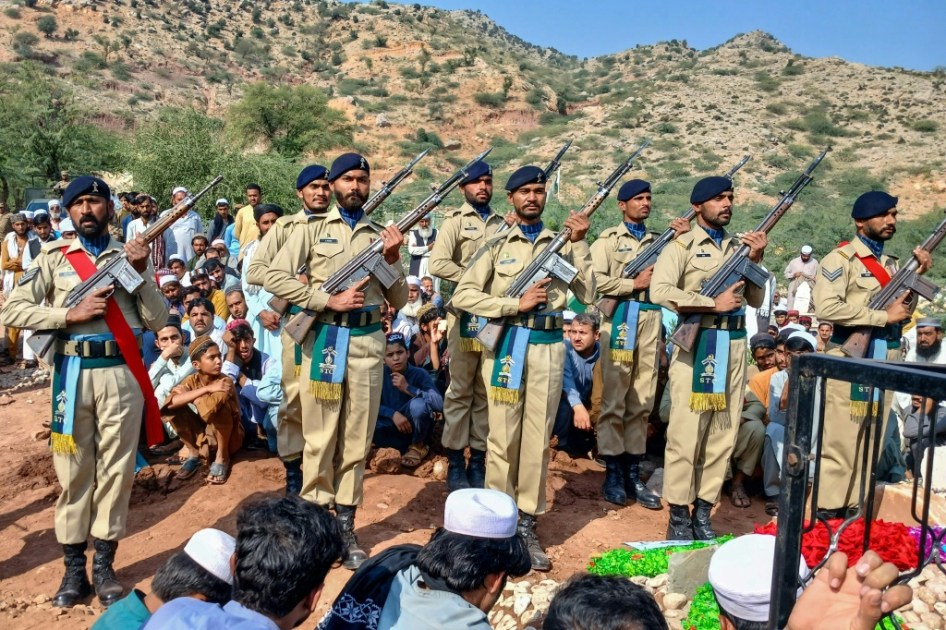 اتفاق باكستان وأفغانستان على وقف فوري لإطلاق النار