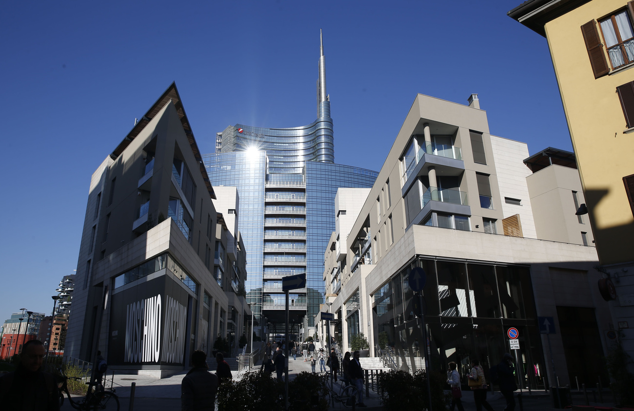 Corso Como a Miano con vista sul grattacielo di Uni Credit.