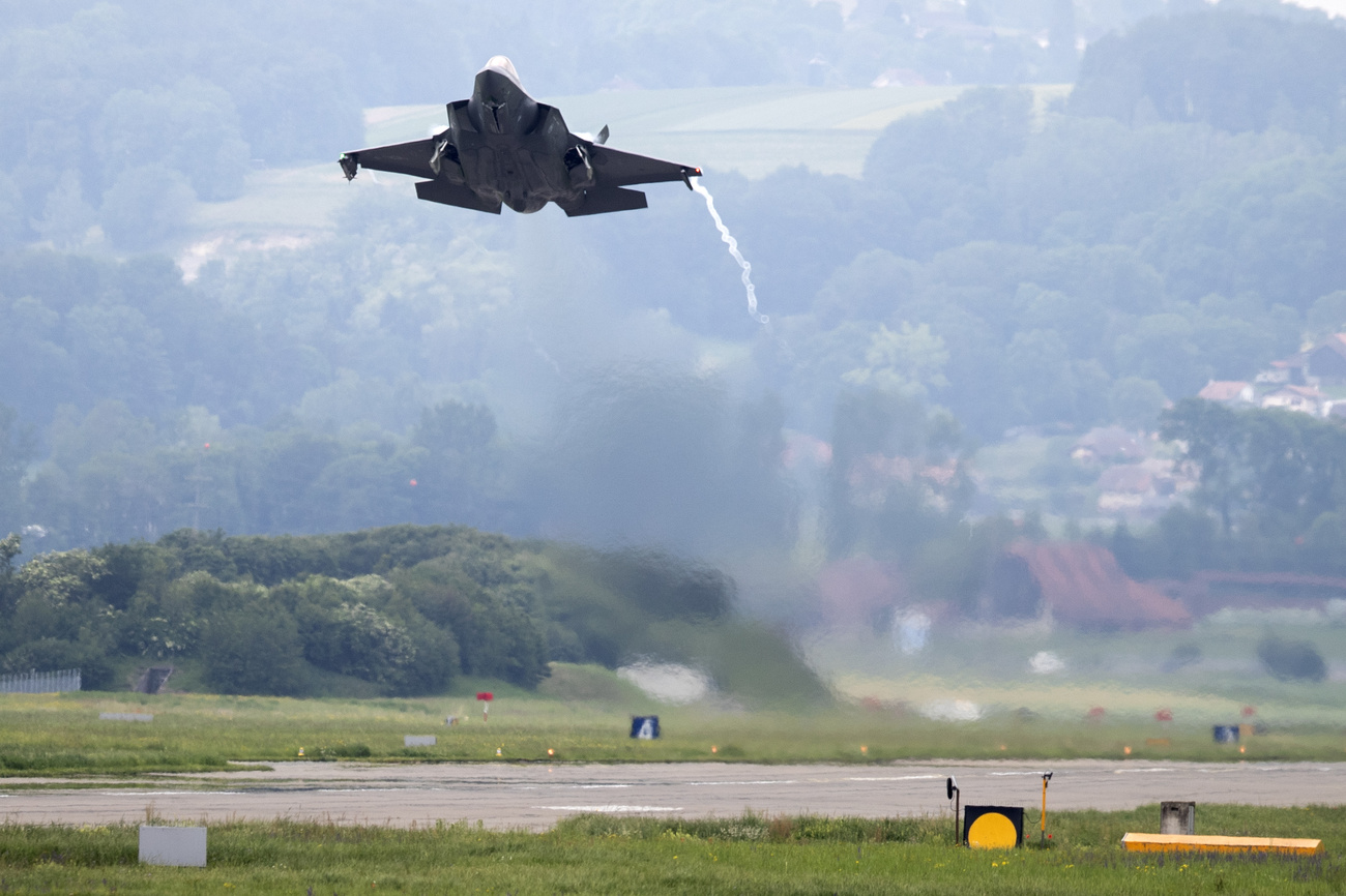 F35