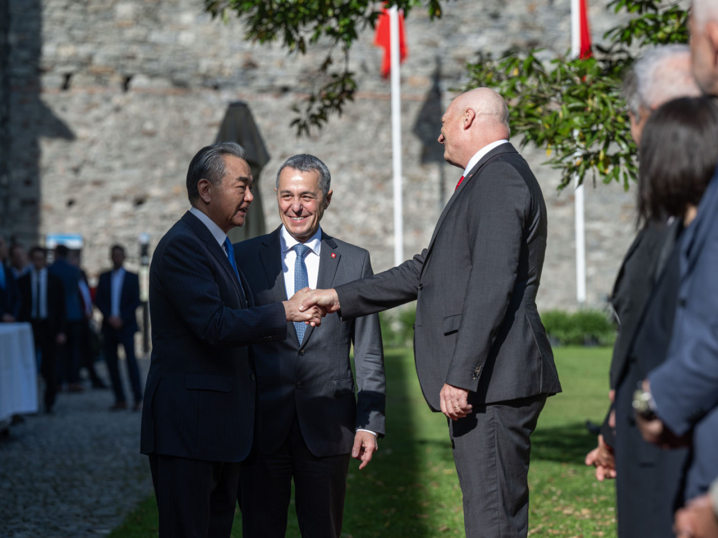 Ignazio Cassis welcomes his Chinese counterpart to Ticino