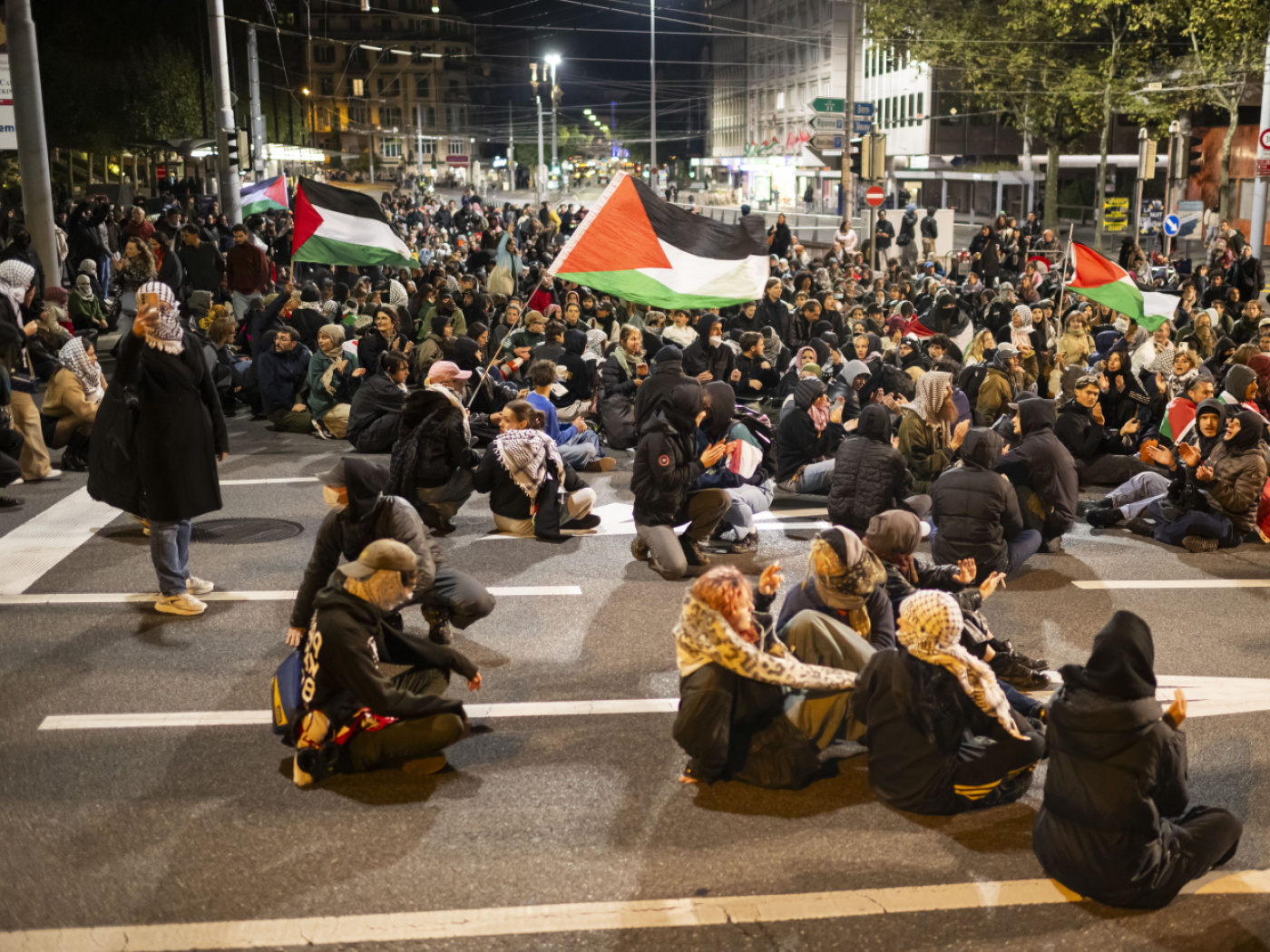 Manifestanti a supporto dalla Global Sumud Flotilla, il 1° ottobre a Losanna.