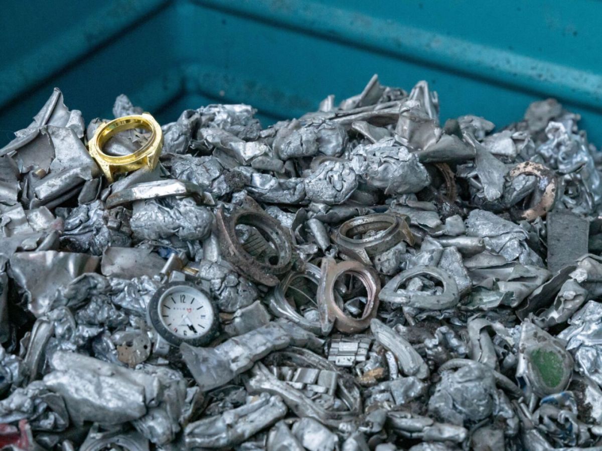 Grosse opération de destruction de fausses montres suisses - swissinfo.ch