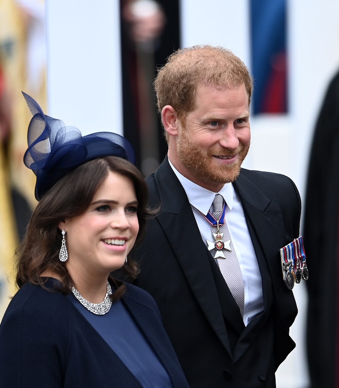 A princesa Eugénia, sobrinha do rei Charles III da Inglaterra, divide seu tempo entre Londres e Comporta, atraída, segundo ela, pela simplicidade do lugar: “Posso ir ao supermercado vestida com roupa de ginástica, com o cabelo despenteado, e ninguém se importa”, confessou ela em 2023 no podcast Table and Manners.