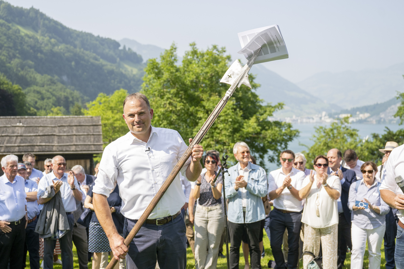 SVP President Marcel Dettling pierces part of the package of agreements between Berne and Brussels with a halberd during the SVP parliamentary group's excursion to central Switzerland in June.