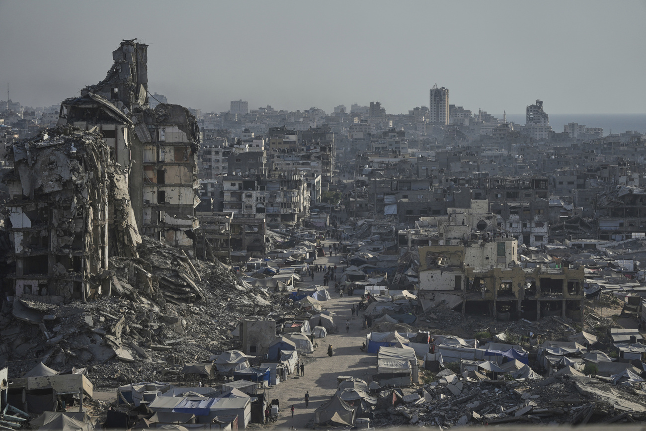 غزة بعد عامين من الحرب الإسرائيلية: دمار شامل ووضع إنساني منهار - SWI swissinfo.ch