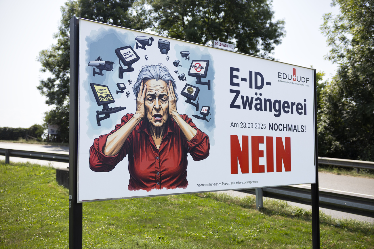 Агитационный плакат против «цифровой принудиловки».