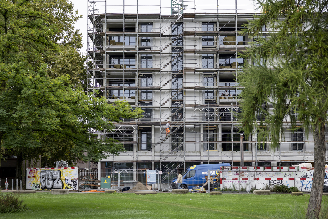 Der eingerüstete Ersatzneubau Hardau 1.