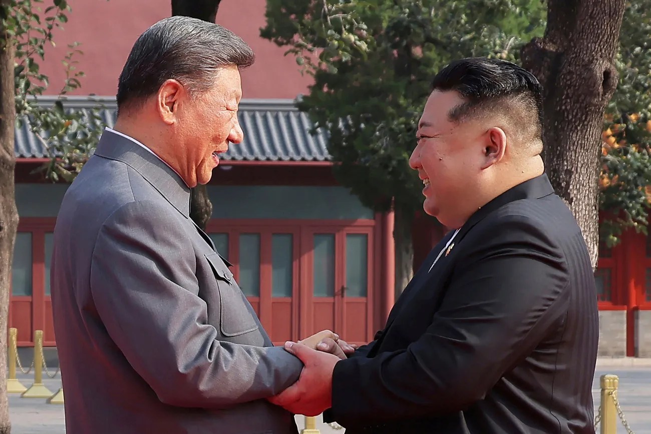 中國九三閱兵期間，中國國家主席習近平與北韓領導人金正恩。
