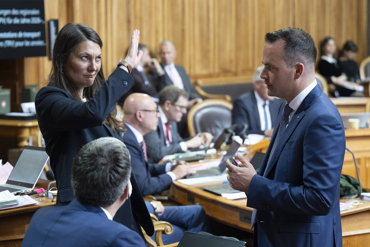 Ständeratssitz verteidigt: Aussenpolitikerin Tiana Moser im Gespräch mit Ratskollegen.