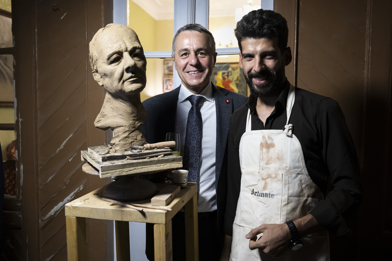 Cassis con artista e busto