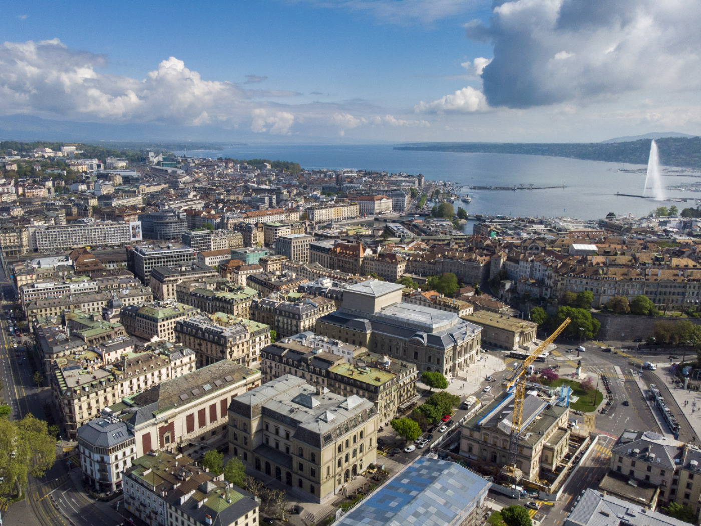 鸟瞰日内瓦。瑞士在经济及教育领域居排名首位,并在可持续发展(位列第四)及社会(位列第八)评比中名列前茅。