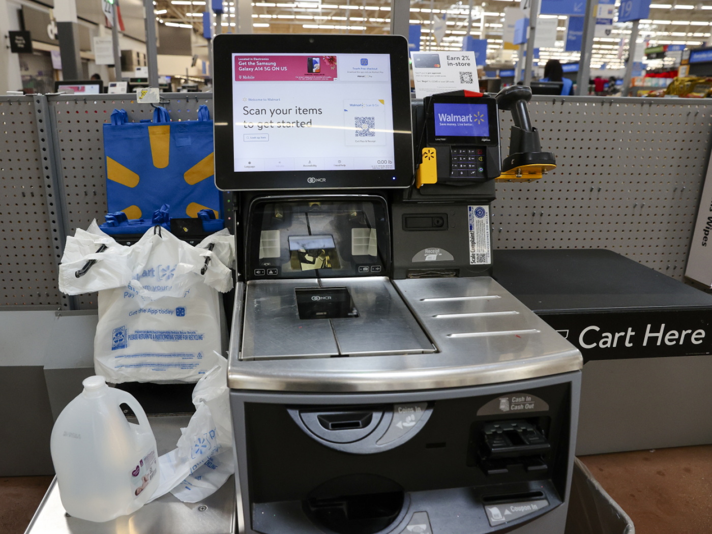 Supermarkets: '15-30% more thefts with automated checkouts'