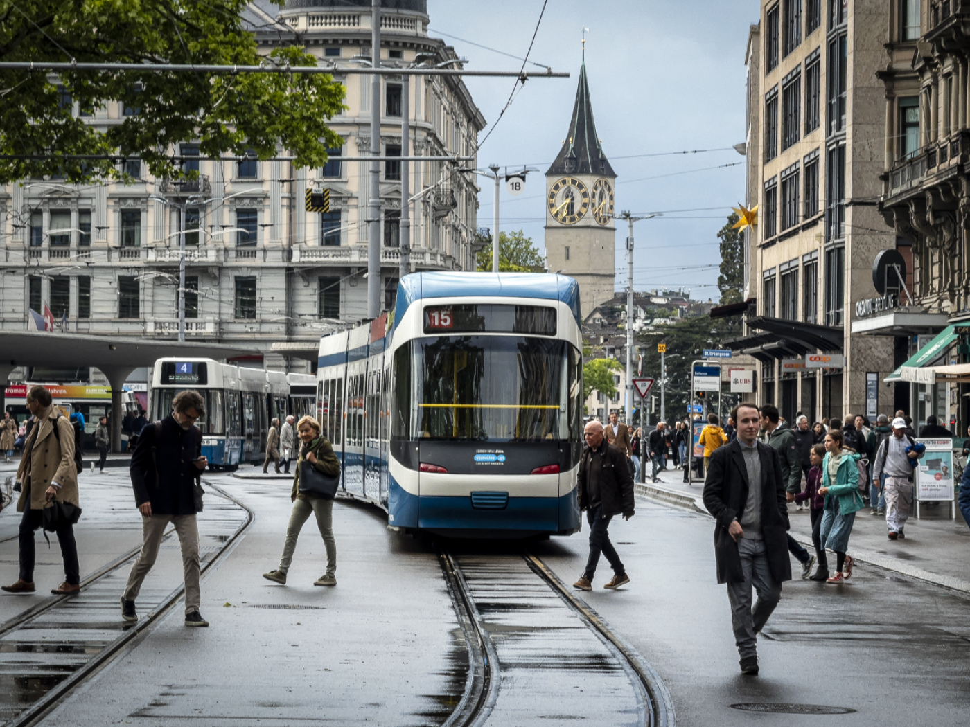 Public transport: criticism of generalised discounts on season tickets