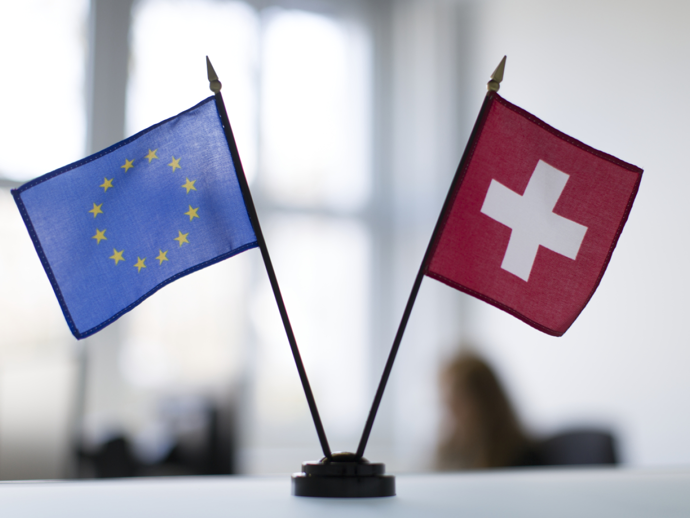 Bandiere europea e svizzera.