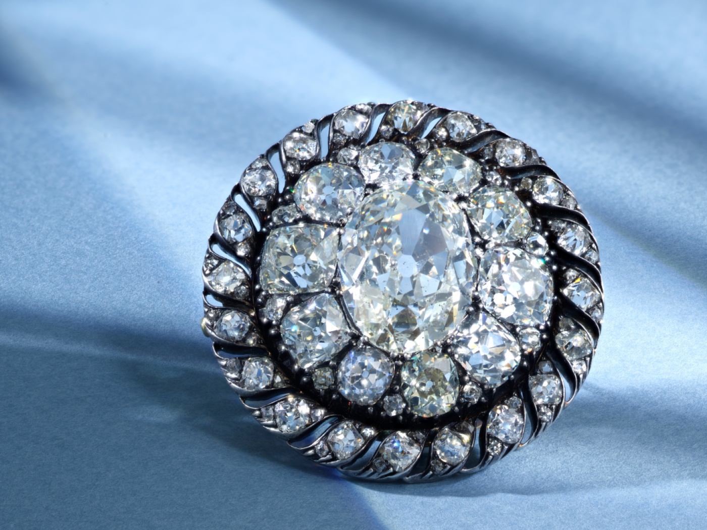 Napoleon's diamond brooch at auction in Geneva