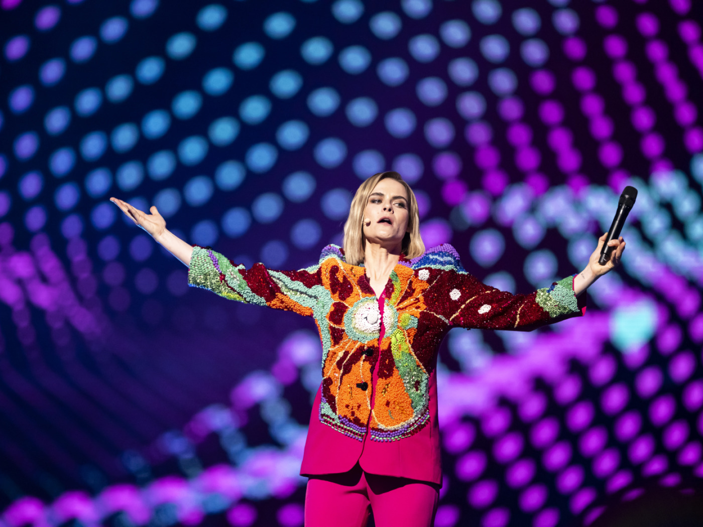 Hazel Brugger wins German Comedy Award for ESC presentation