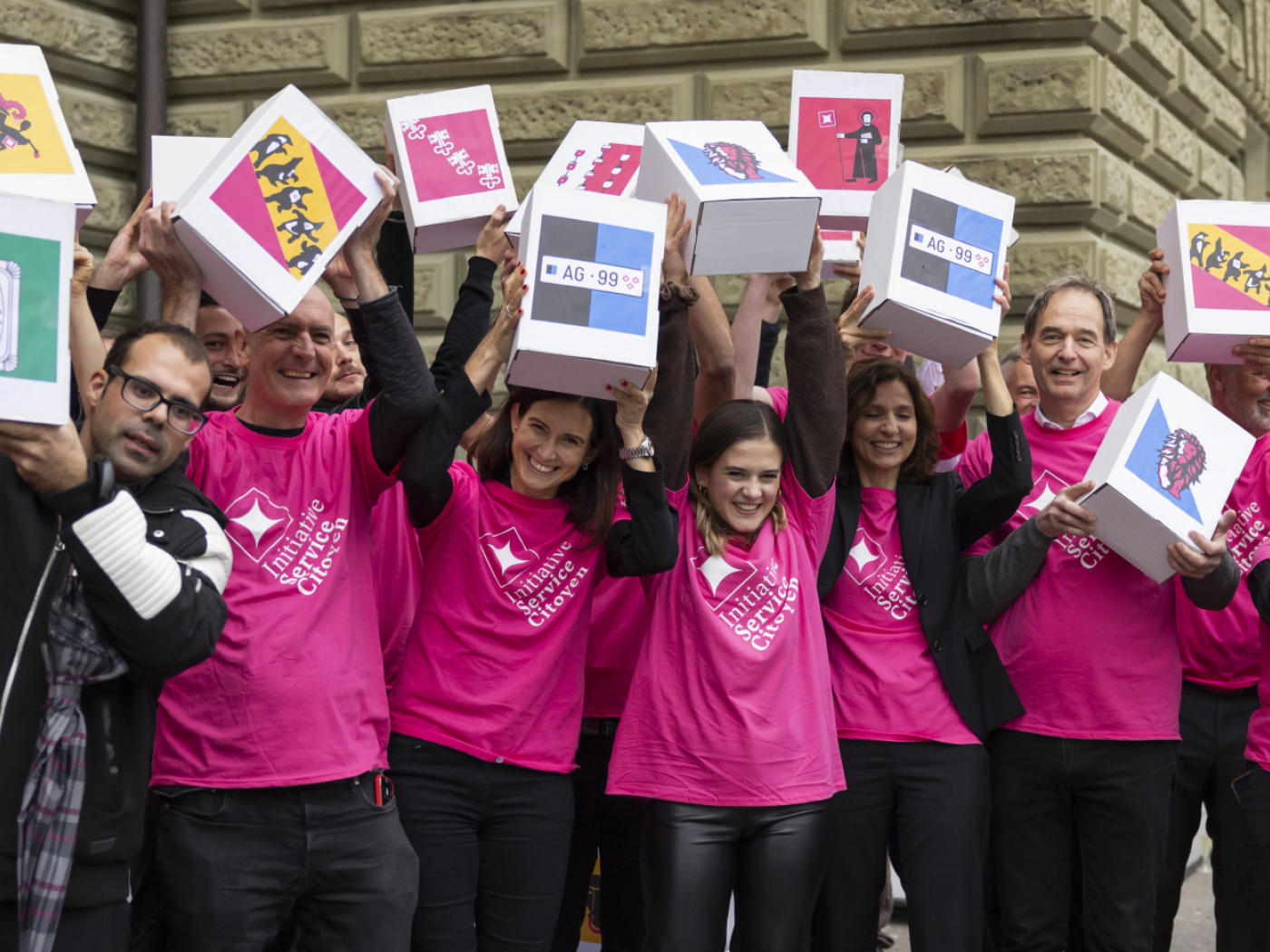Swiss lawmakers against civic service initiative