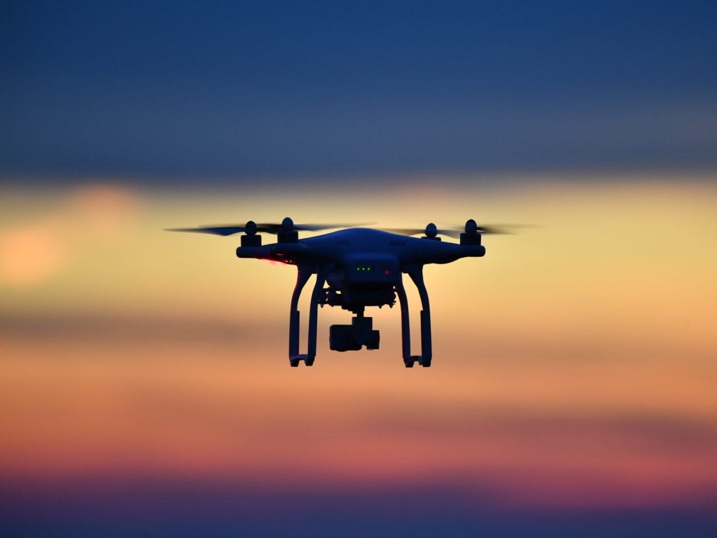 piccolo drone in volo
