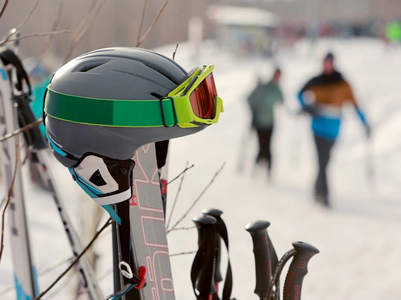 Helmets will be compulsory on the ski slopes in Italy from 1 November. But if you turn up at the lift without a helmet, the first thing that happens is: nothing.
