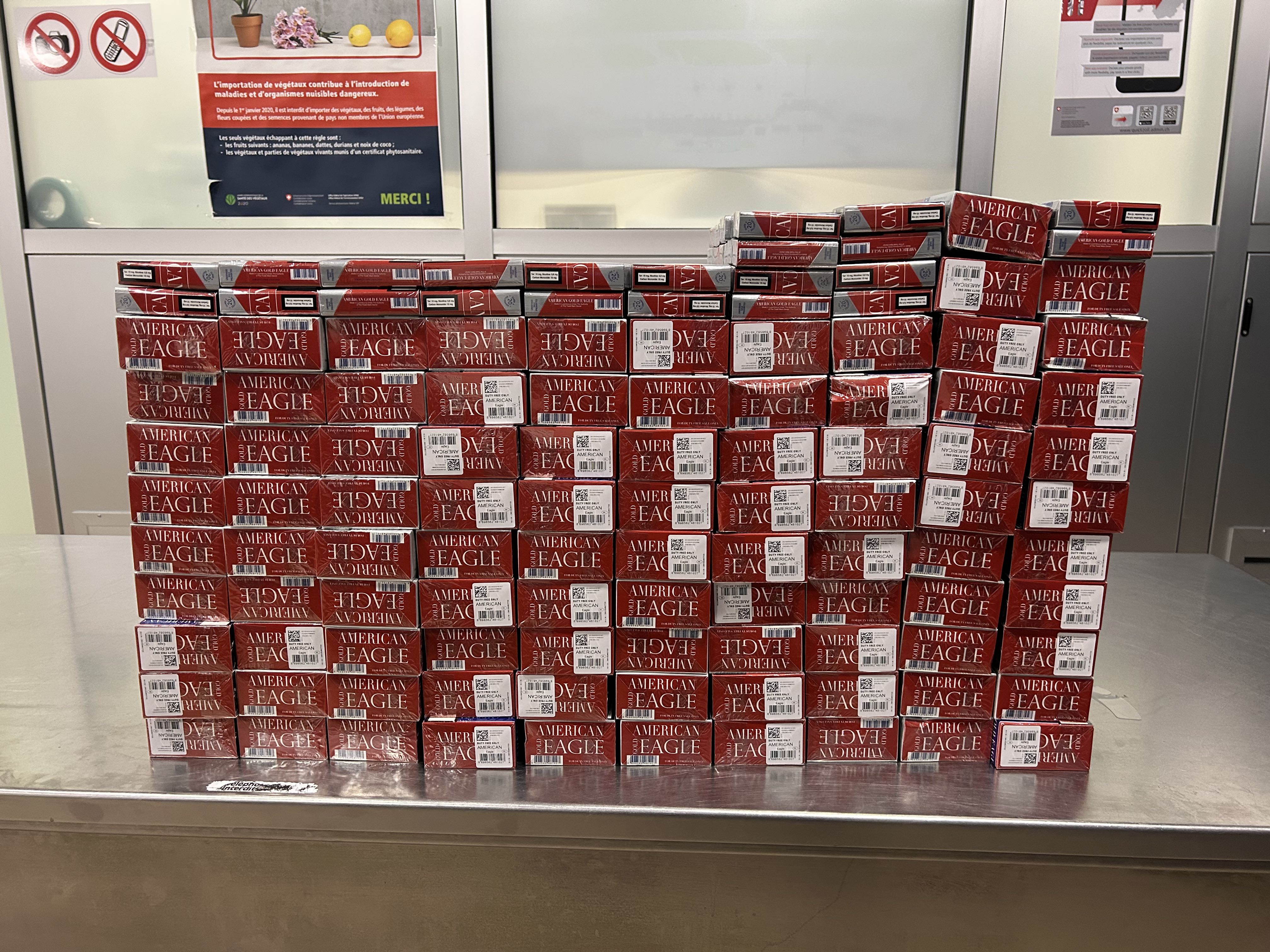 Sigarette confiscate all'aeroporto di Ginevra.