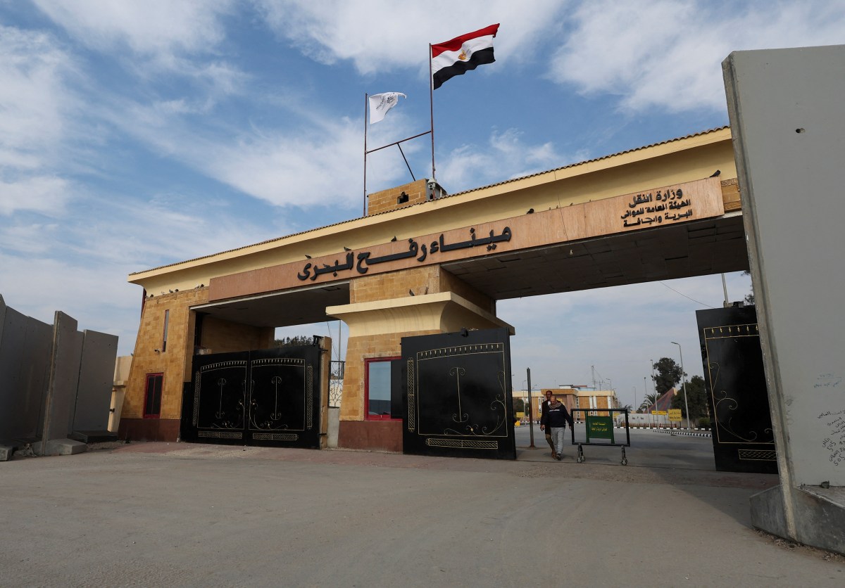 إسرائيل تقول إن معبر رفح سيظل مغلقا وأمريكا تتهم حماس بالسعي لانتهاك وقف إطلاق النار