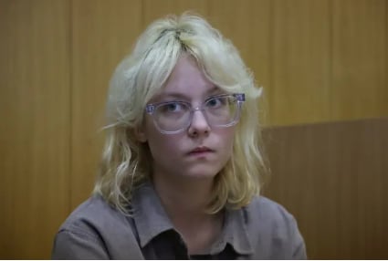 Для российских властей, отмечает газета, даже такой «прозрачный намёк» стал нарушением границ дозволенного.