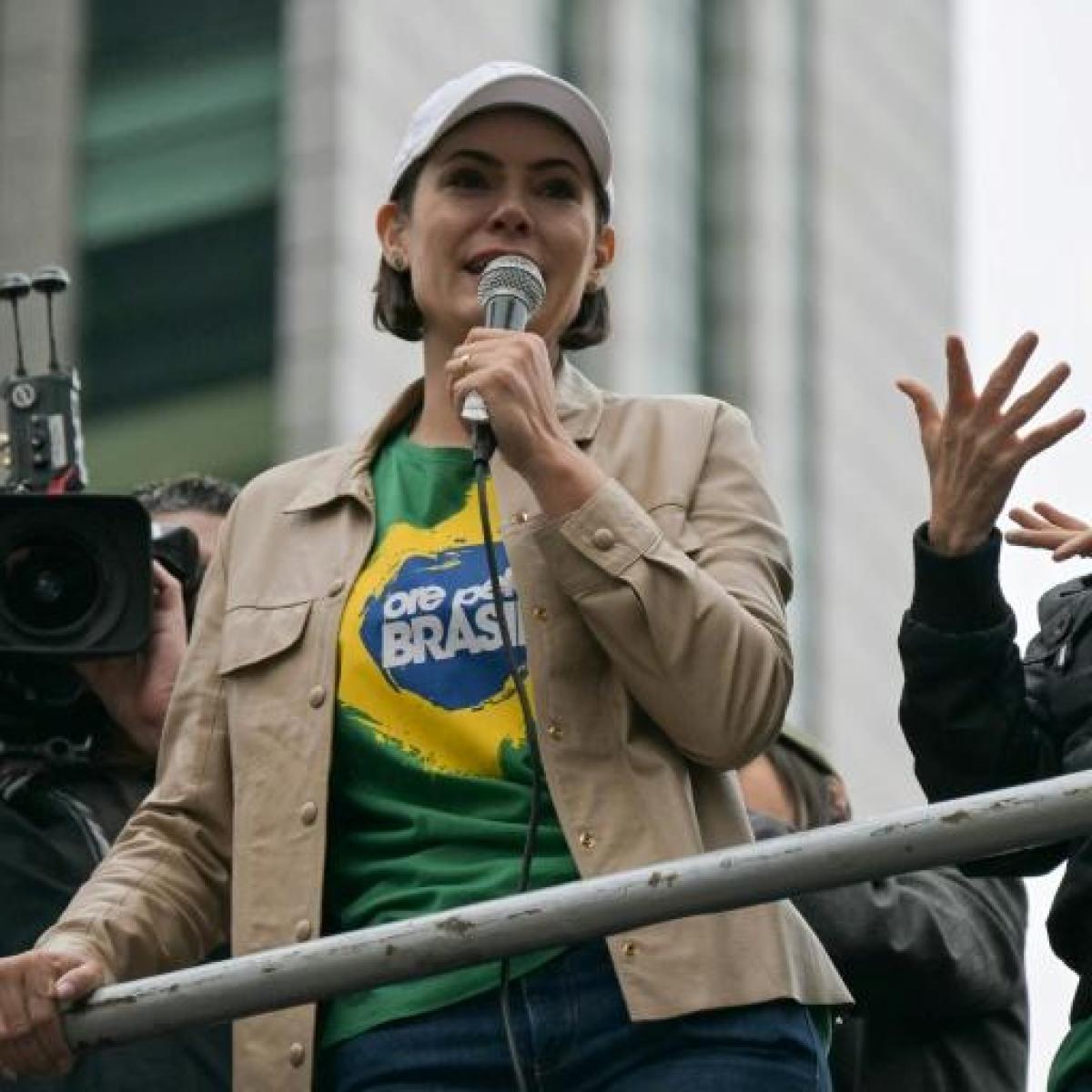 巴西前总统波索纳洛妻子不排除竞选总统交上帝与丈夫决定- SWI swissinfo.ch